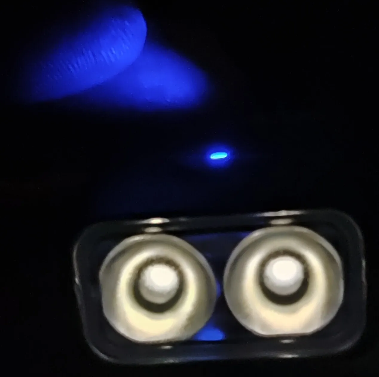 Blue battery indicator active during the first ten seconds after turn-on|760x500, 50%