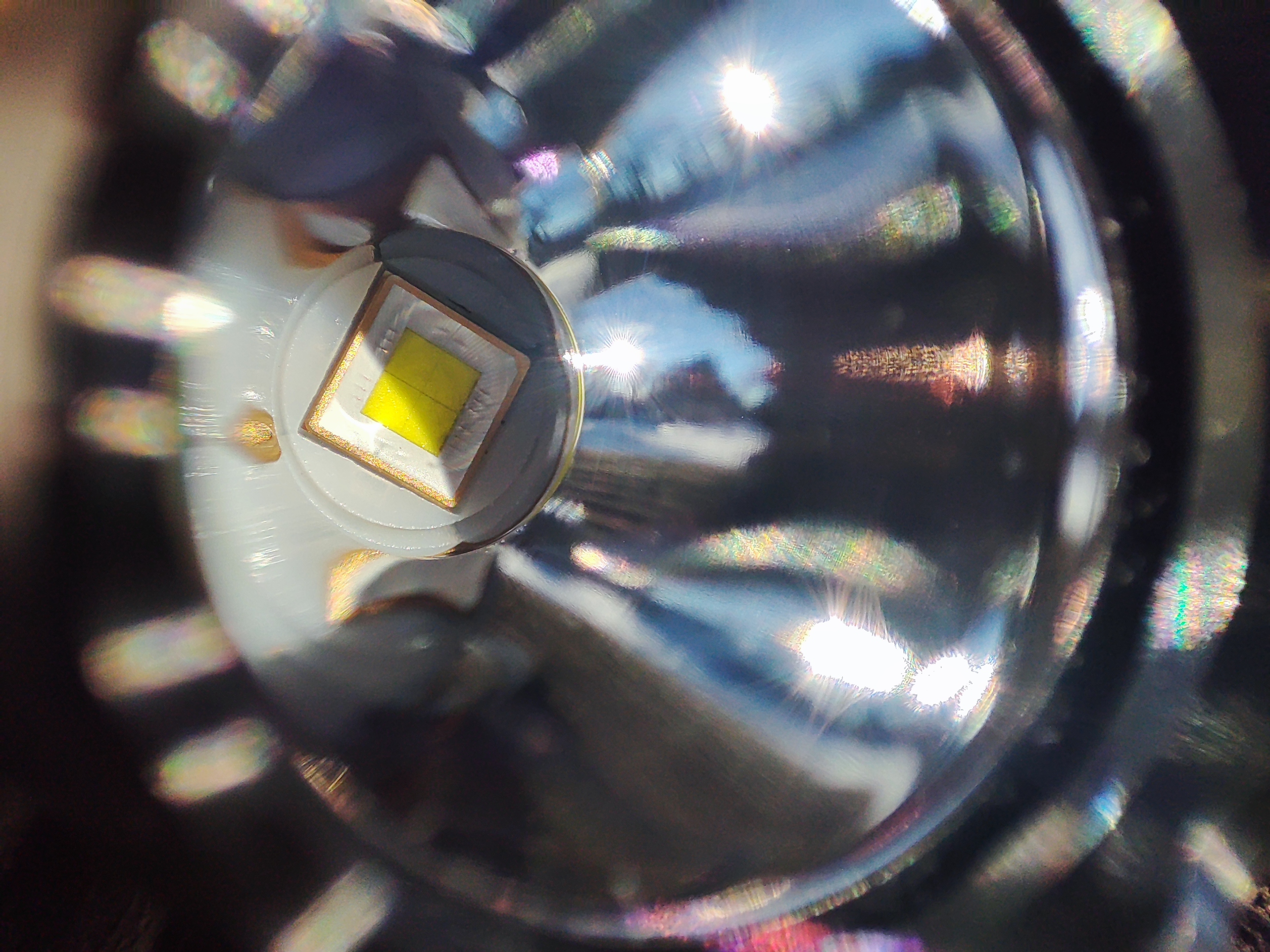 SFT-70 6500K in SK30's reflector.|666x500, 100%